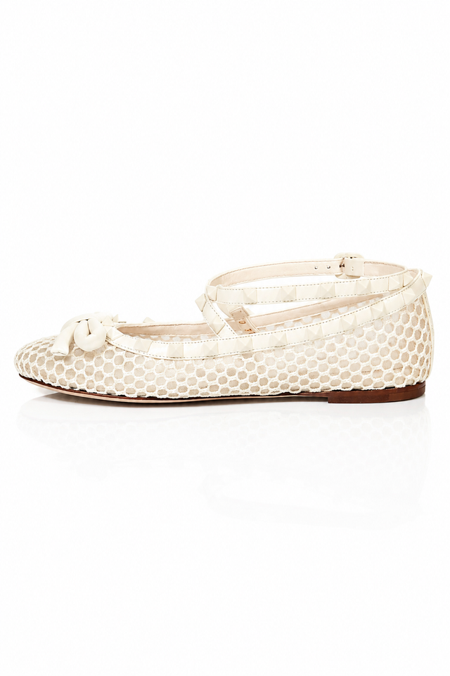 Valentino Garavani Rockstud Mesh Ballet Flats in Ivory