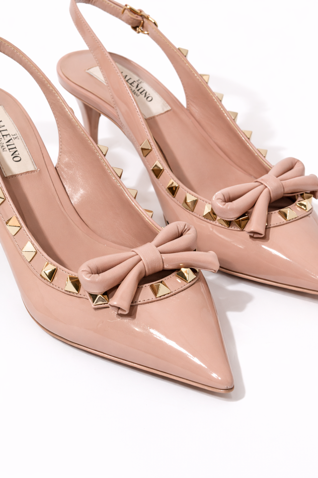 Valentino Garavani Rockstud Bow Patent Leather Slingback Pumps – Blush
