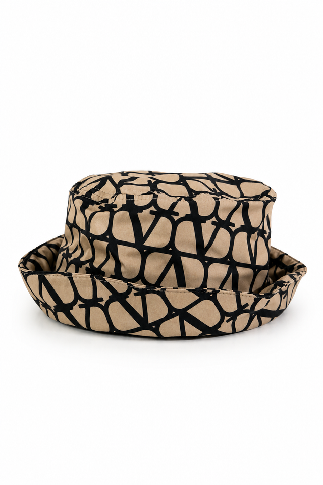 Valentino Garavani Toile Iconographe Reversible Bucket Hat – Beige & Black