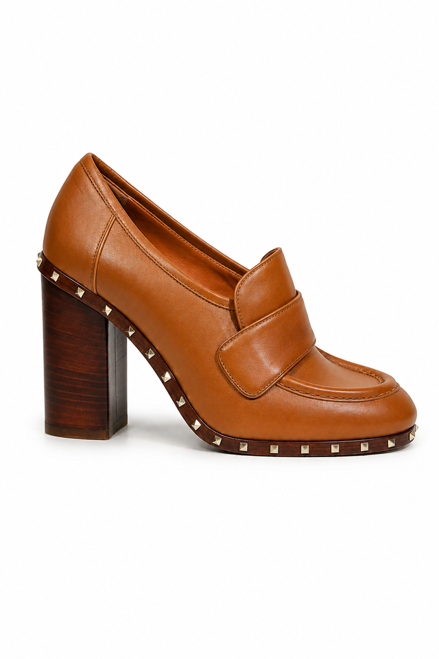 Valentino Garavani Rockstud Leather Loafer Pumps in Tan