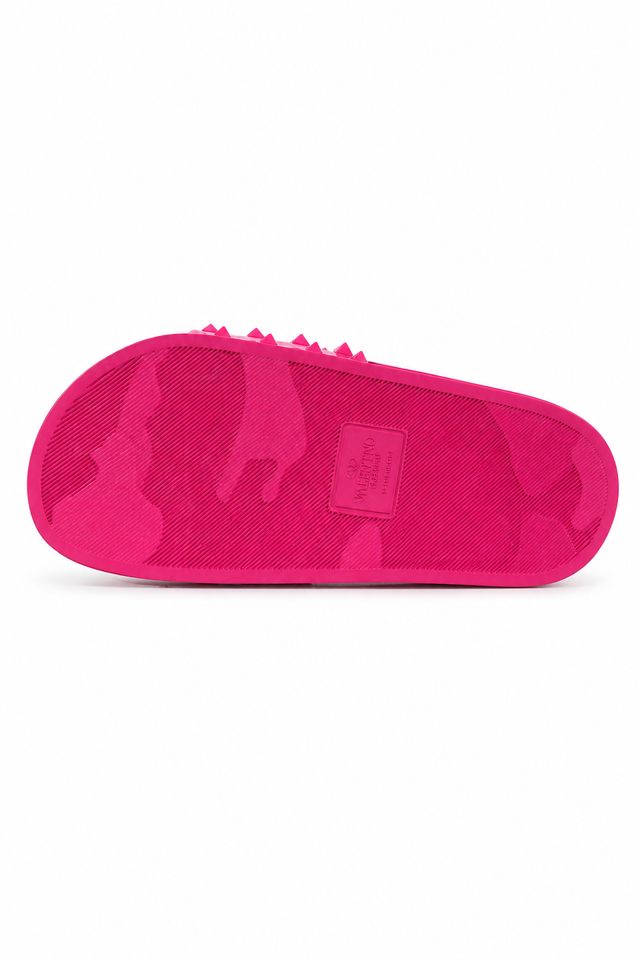 Valentino Garavani Rubber Rockstud Slide Sandals – Pink