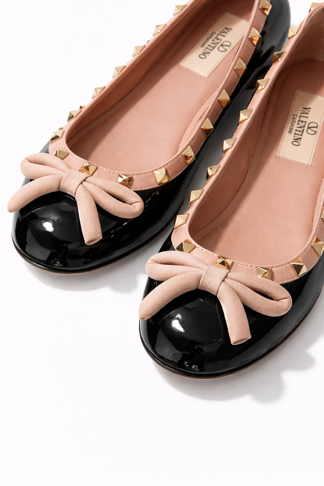 Valentino Garavani Rockstud Bow Patent Leather Ballet Flats – Black/Blush