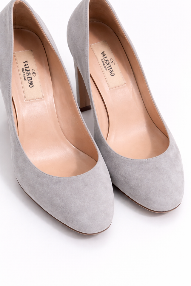 Valentino Garavani Suede Block Heel Pumps – Light Grey