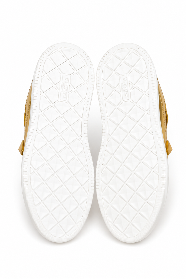 Valentino Garavani Rockstud Metallic Leather Platform Sneakers in Gold